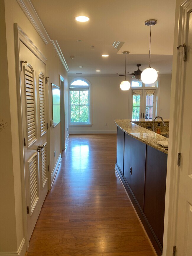 Entrance Hall - 710 Independence Pl