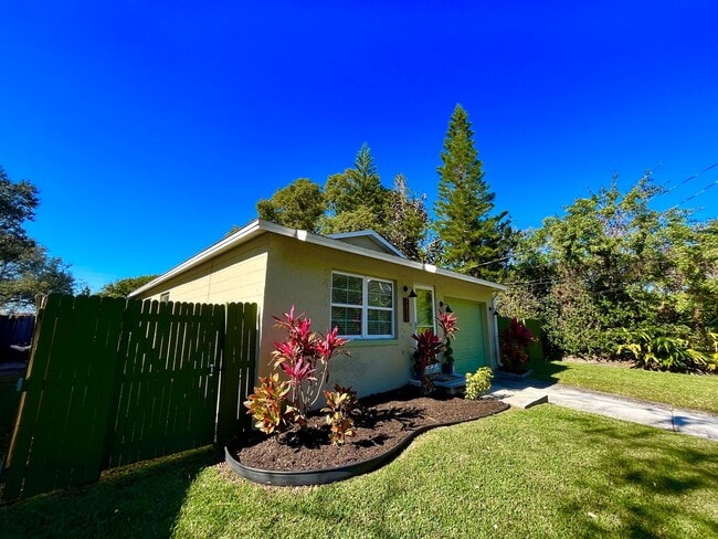 Photo - 1232 Sasoon Ave House