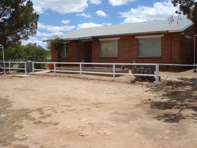 Foto del edificio - Peaceful Setting in J-Six