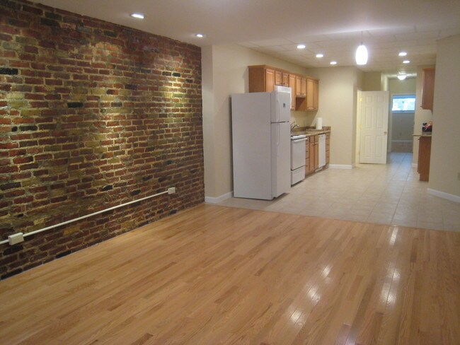 Building Photo - 152 Salem St