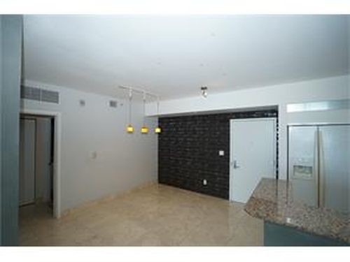 Foto del edificio - 325 S Biscayne Blvd