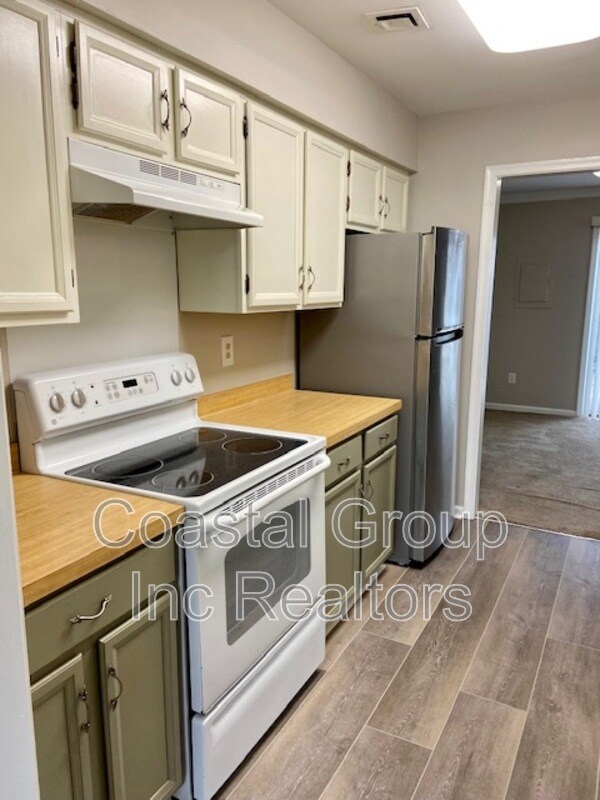 Building Photo - 3540 Sir Wilfred Pl
