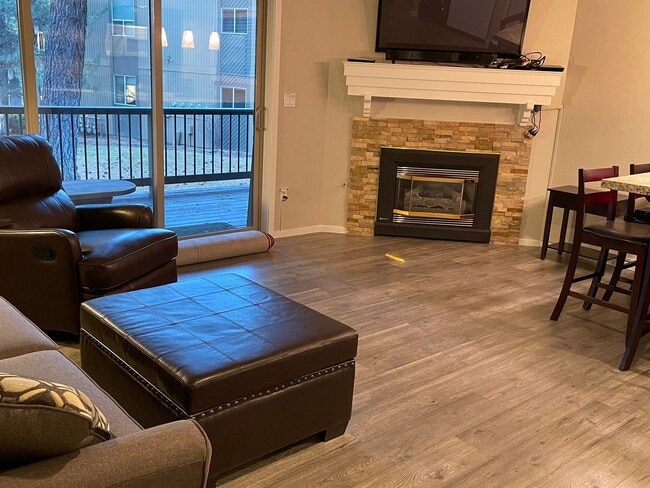 Building Photo - Fully Furnished 1 Bed 1 Bath NW Bend