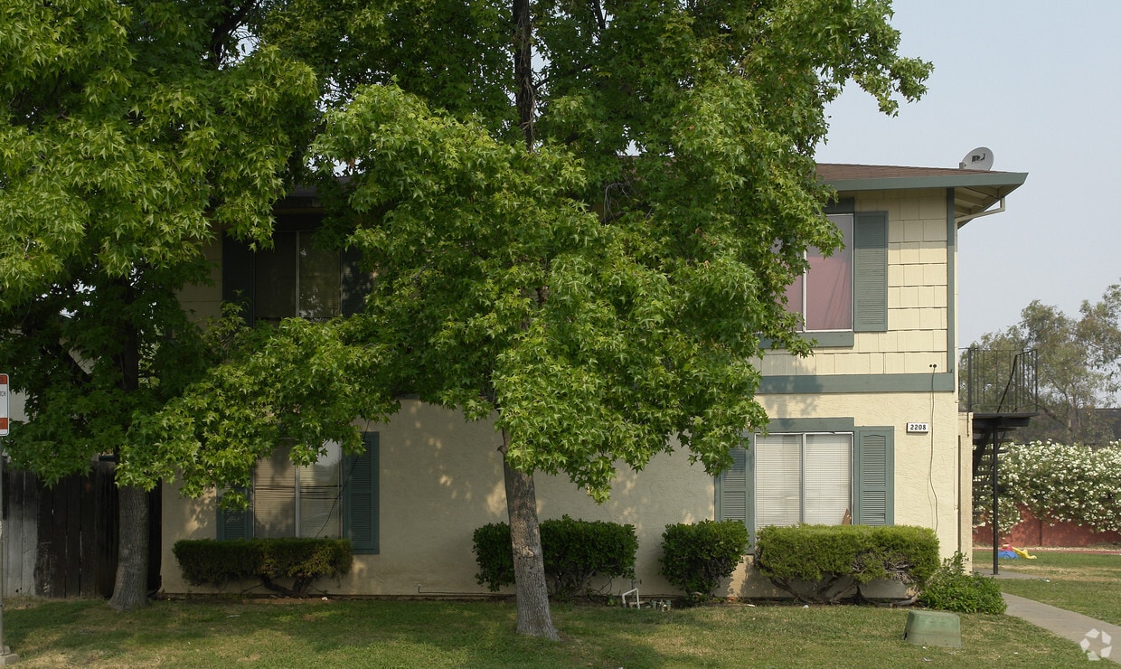 Building Photo - 2208 Spanos St