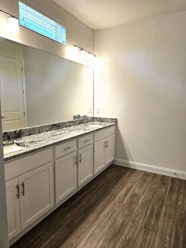 Foto del edificio - *****STUNNING 4/2 HOME IN PALM COAST 3 CAR GARAGE!