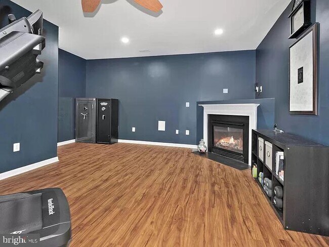 Building Photo - 24690 Kings Canyon Square