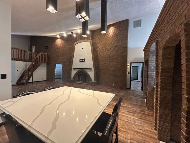 Building Photo - 1382 Hickoryview Ct