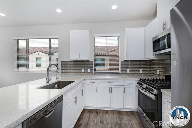 Building Photo - 9841 Alburtis Ave