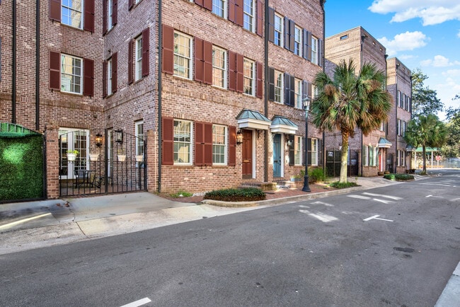 Building Photo - 407 E Hull St