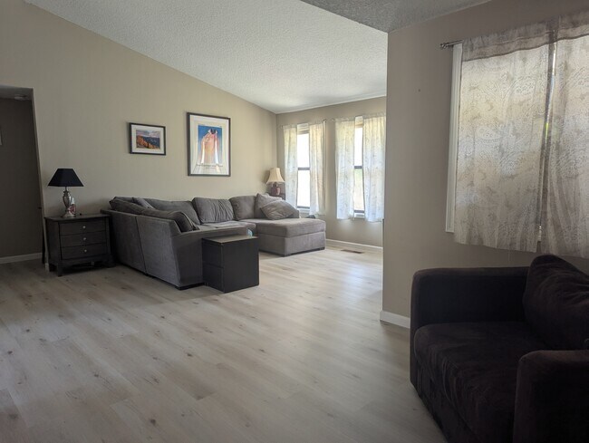 Foto del edificio - 3705 NE 157th Ave