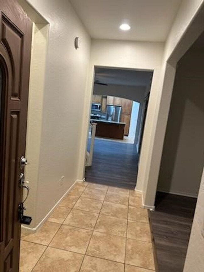 Foto del edificio - Great 4 bed 2.5 home near community pool!