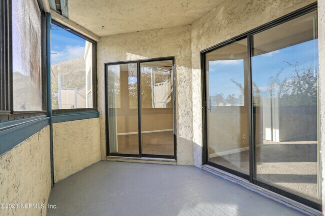 Building Photo - 5615 San Juan Ave