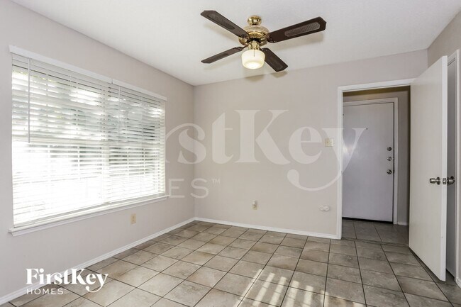 Building Photo - 714 Windridge Ln