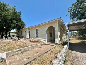 Building Photo - 3216 Ellis Ave