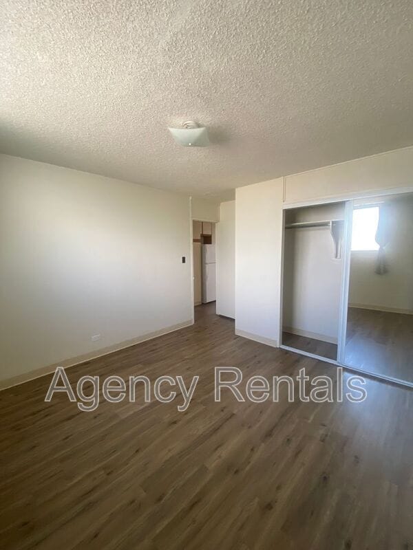 Building Photo - 425 N Kuakini St