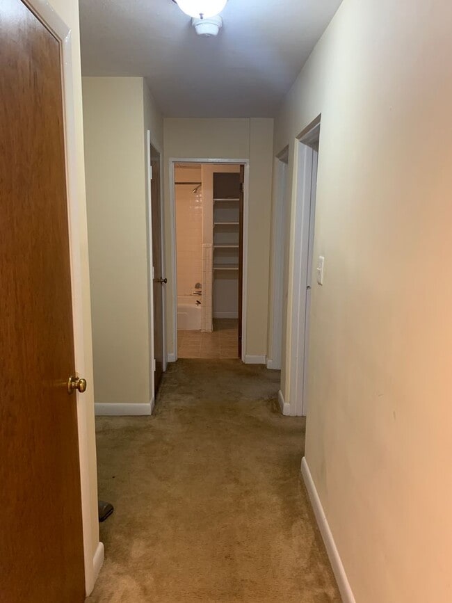 Building Photo - 1800 JPA - 2 bedroom/1 bath available 8/17/24