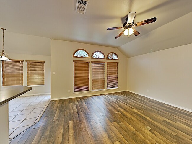 Foto del edificio - No Application Fees* $500 off 1st Months R...