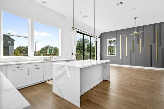 Foto del edificio - 9855 Mocking Bird Hill Ln