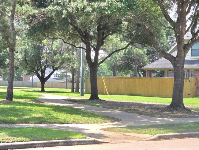 Foto del edificio - 4411 Wellington Grove Ln