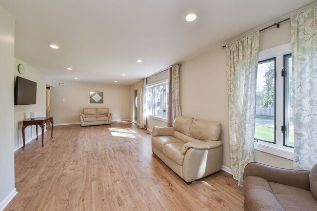 Foto del edificio - 850 Ash Rd