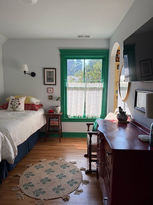 Building Photo - Beautiful home downtown Coeur D Alene