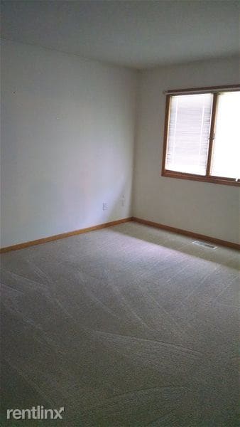 Building Photo - 211 Parkside Dr