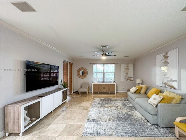 Foto del edificio - 839 SW 11th St