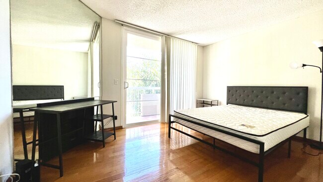 Foto del edificio - 1726 Midvale Ave