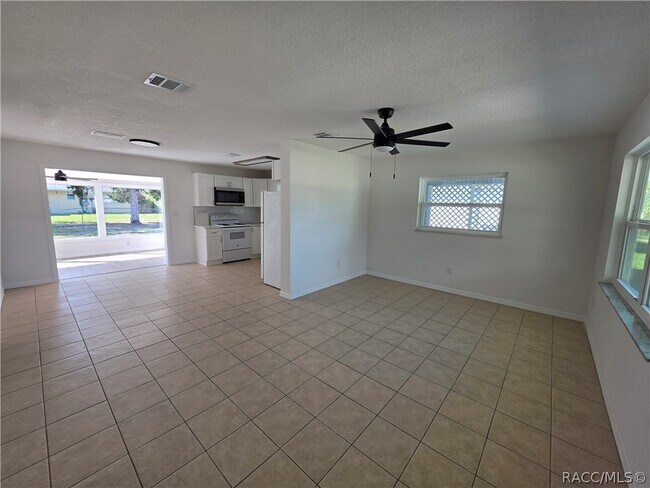 Building Photo - 4450 Essex Ln