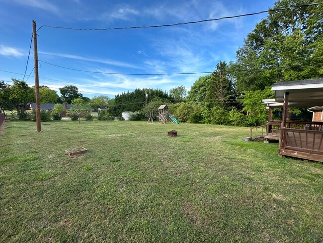 Building Photo - 102 Nightingale Ct