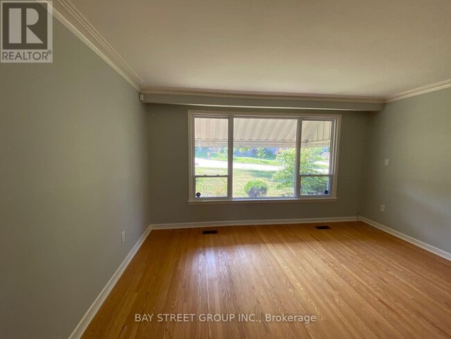Building Photo - 683 Conacher Dr
