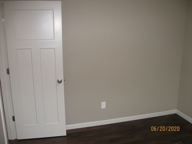 Foto del edificio - Must See 3 Bedroom with Fenced Yard!