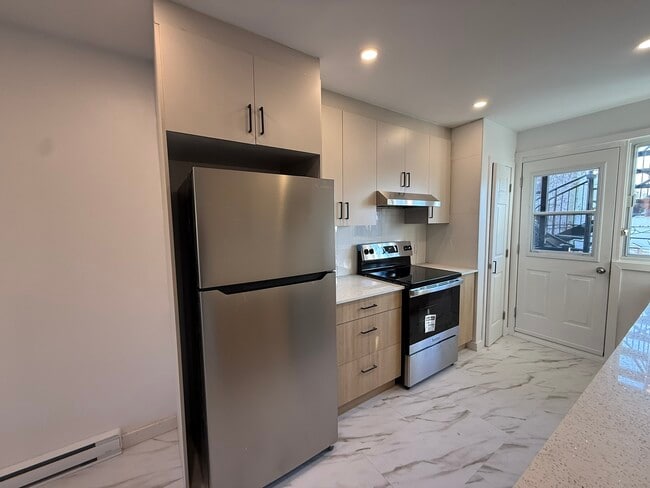 Building Photo - 7032 Rue Birnam