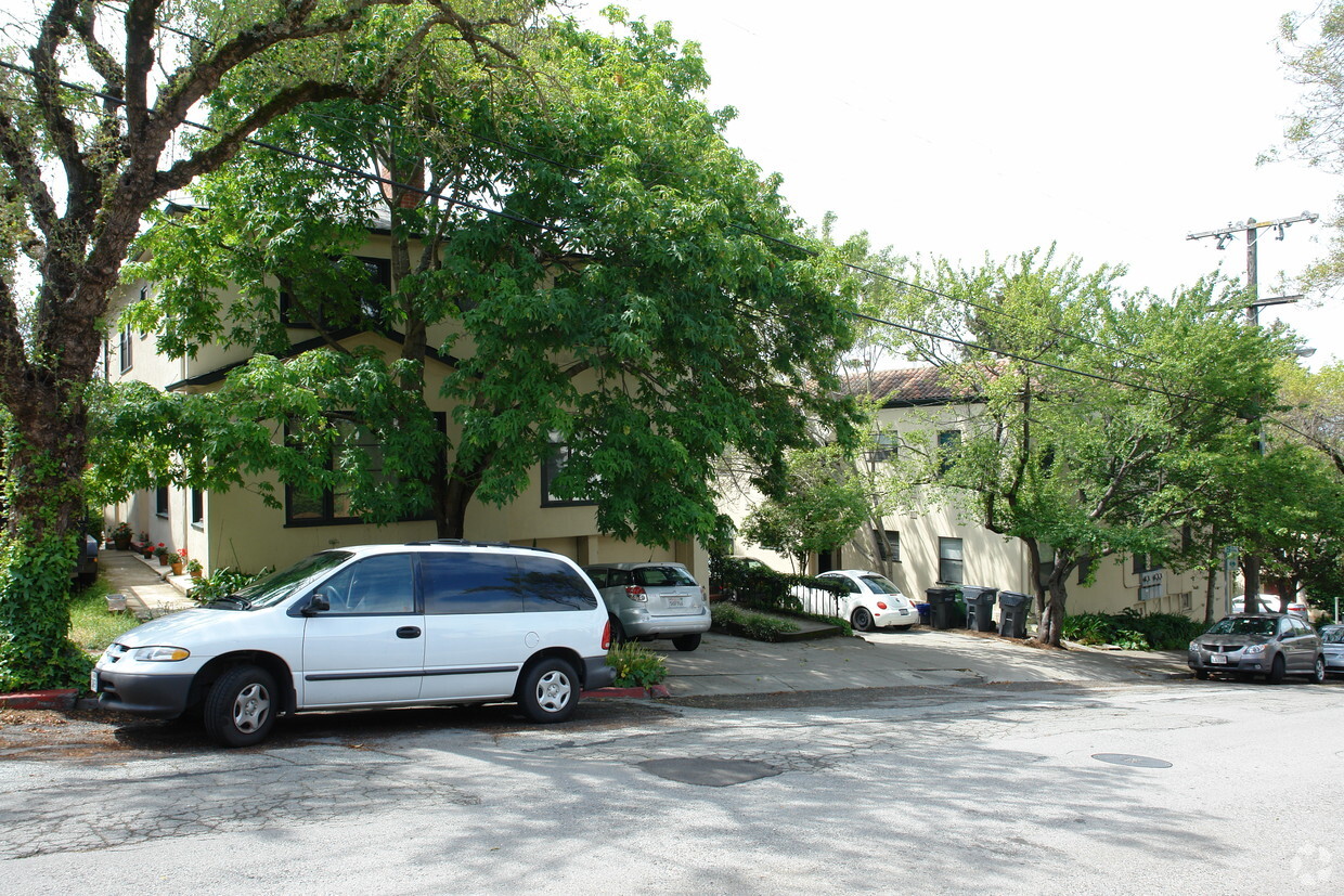 Primary Photo - 2520-2522 Hilgard Ave