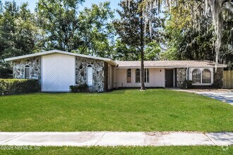Building Photo - 1160 Crown Dr