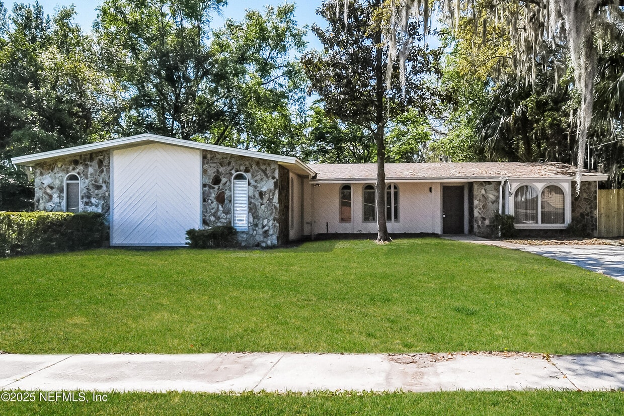 Foto principal - 1160 Crown Dr