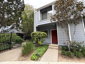 Building Photo - 635 Arneill Rd