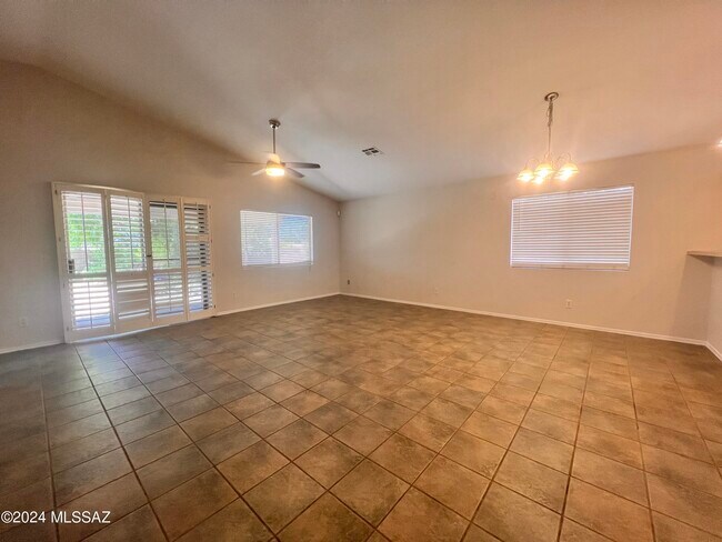 Foto del edificio - 2875 W Simplicity Dr