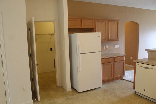 Foto del edificio - Spacious 3/2 Home in Sunny Hills w/ 2-Car Garage