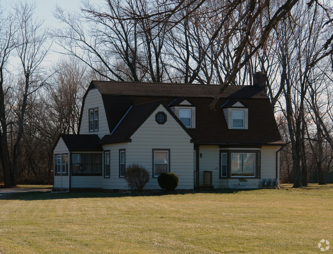 Primary Photo - E