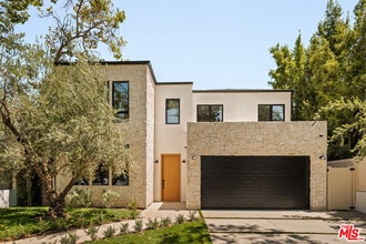 Building Photo - 4256 Camellia Ave