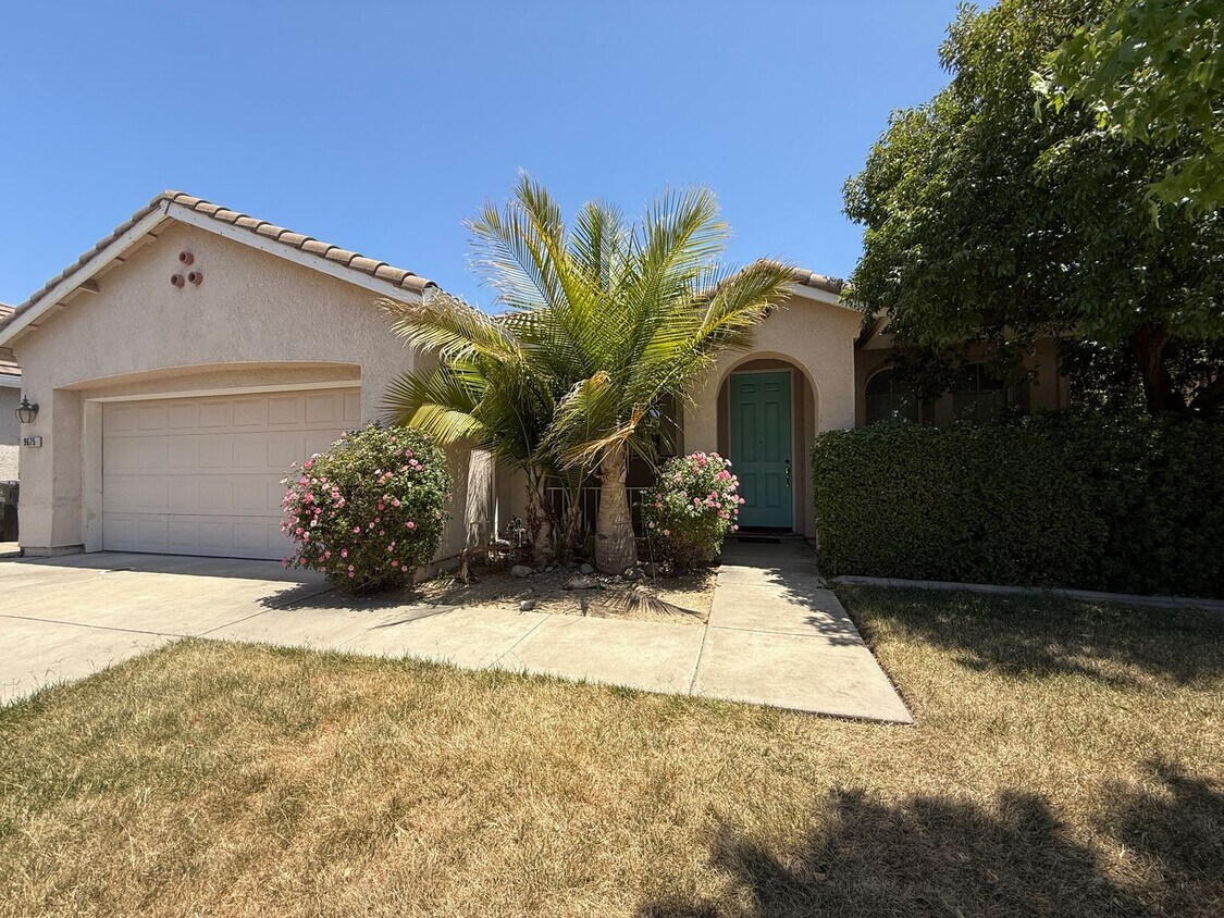 Primary Photo - Adorable Home Near Schools & Parks!