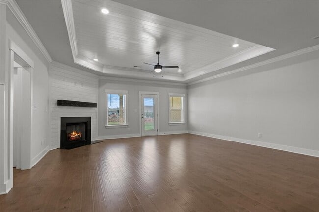 Building Photo - 150 Rugby Dr