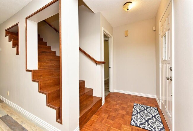 Foto del edificio - 1811 Laurel Oaks Dr