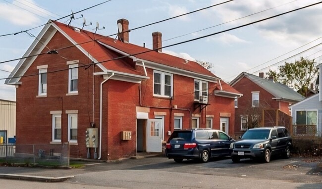 Building Photo - 724 N Main St