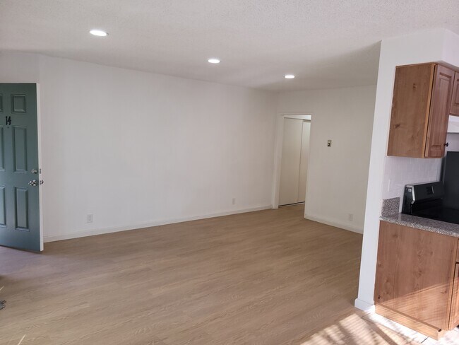 Foto del edificio - 6561 Fulton Ave