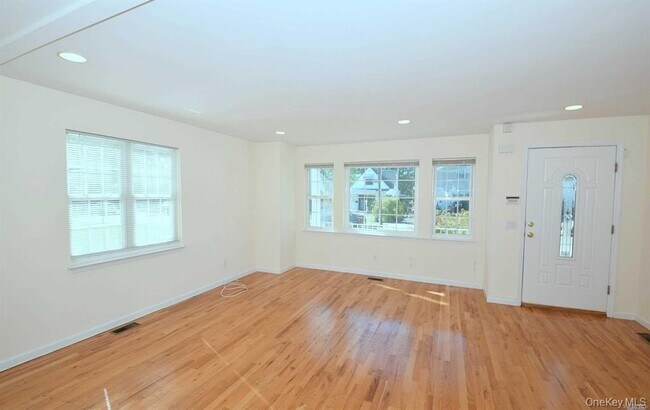 Foto del edificio - 74 Firwood Rd