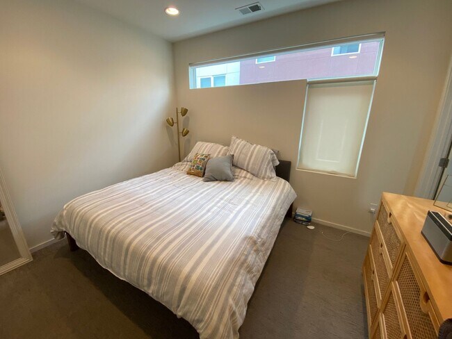 Foto del edificio - Charming 2BR Townhome in Denver
