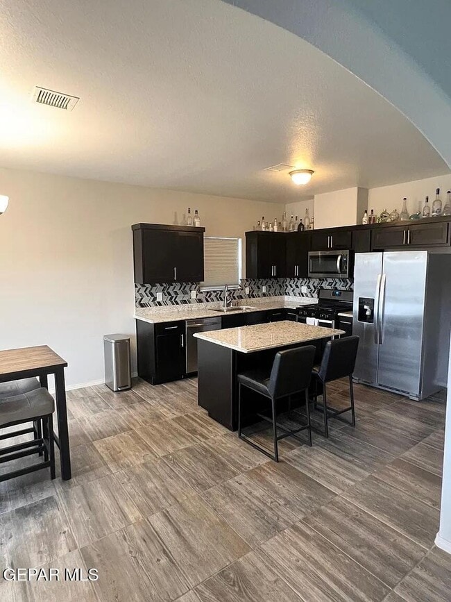 Foto del edificio - 15120 Method Ave