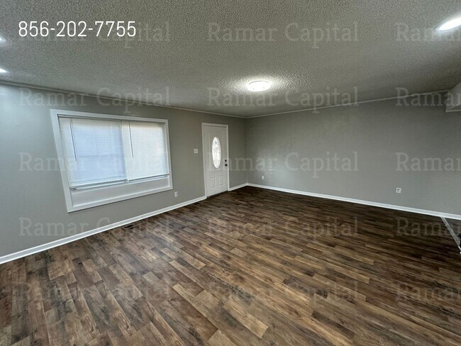 Foto del edificio - Manor Hall - 3 Bedroom 1.5 bath available ...